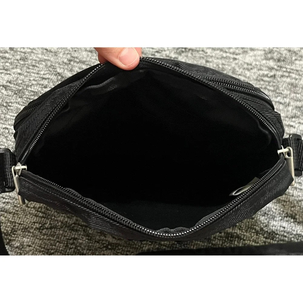 Universal Voyager Black Nylon Crossbody Travel Bag Padded Strap Messenger